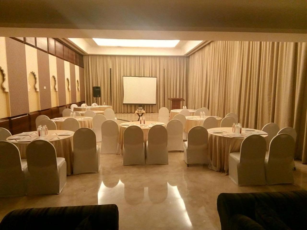 Ramada Udaipur Resort & Spa Екстериор снимка