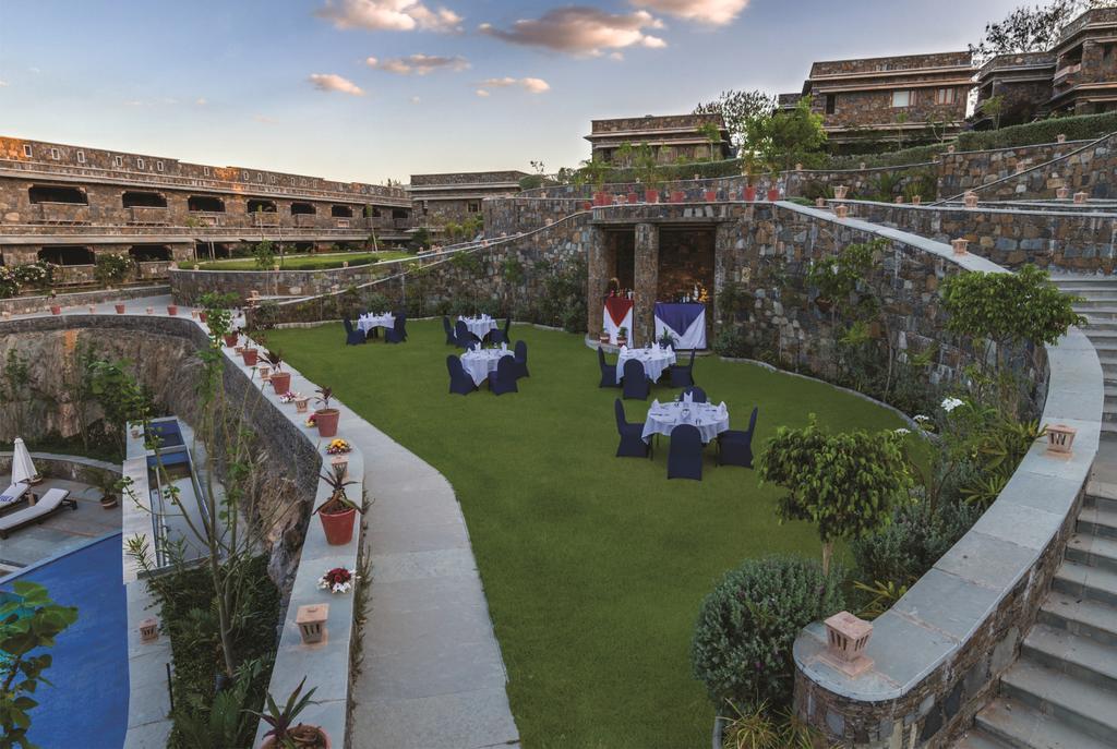 Ramada Udaipur Resort & Spa Стая снимка