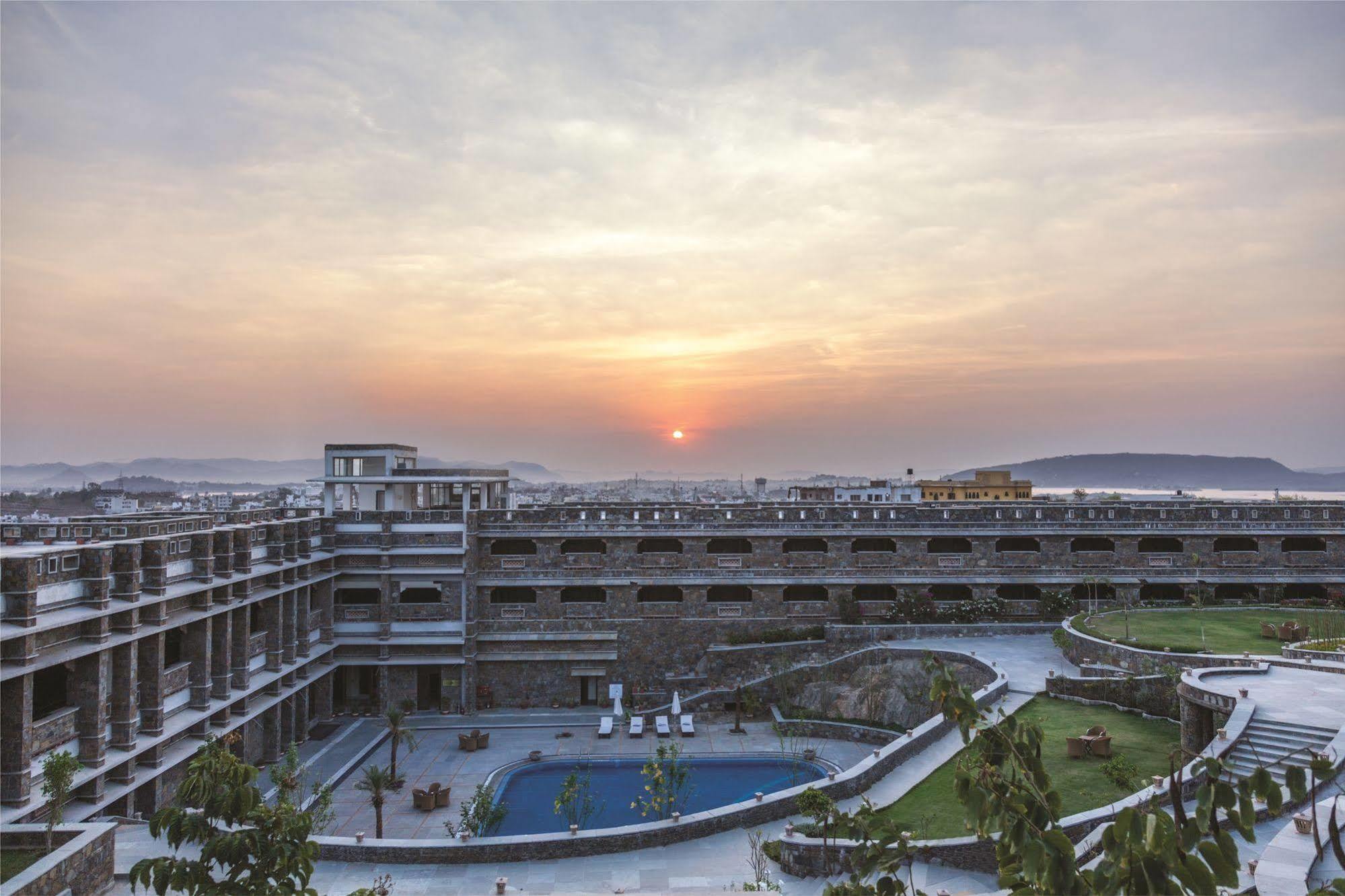 Ramada Udaipur Resort & Spa Екстериор снимка